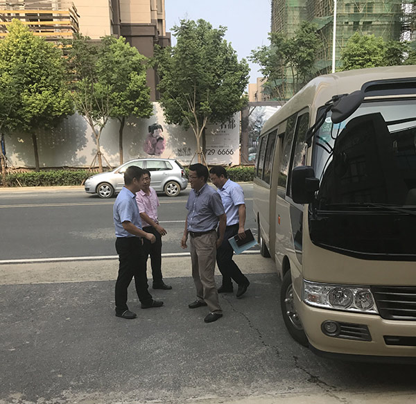 肥東縣委書記耿延強(qiáng)攜縣商務(wù)局等各局機(jī)關(guān)主要負(fù)責(zé)人來安徽環(huán)瑞開展就推動(dòng)國際貿(mào)易專題座談會