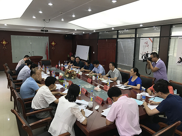 肥東縣委書記耿延強(qiáng)攜縣商務(wù)局等各局機(jī)關(guān)主要負(fù)責(zé)人來安徽環(huán)瑞開展就推動(dòng)國際貿(mào)易專題座談會