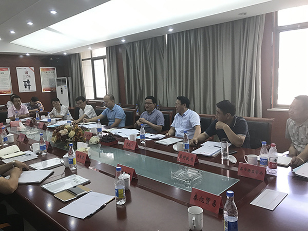 肥東縣委書記耿延強(qiáng)攜縣商務(wù)局等各局機(jī)關(guān)主要負(fù)責(zé)人來安徽環(huán)瑞開展就推動(dòng)國際貿(mào)易專題座談會