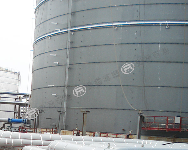 電伴熱系統(tǒng)在化工區(qū)域安裝圖 電伴熱系統(tǒng)在化工區(qū)域安裝圖